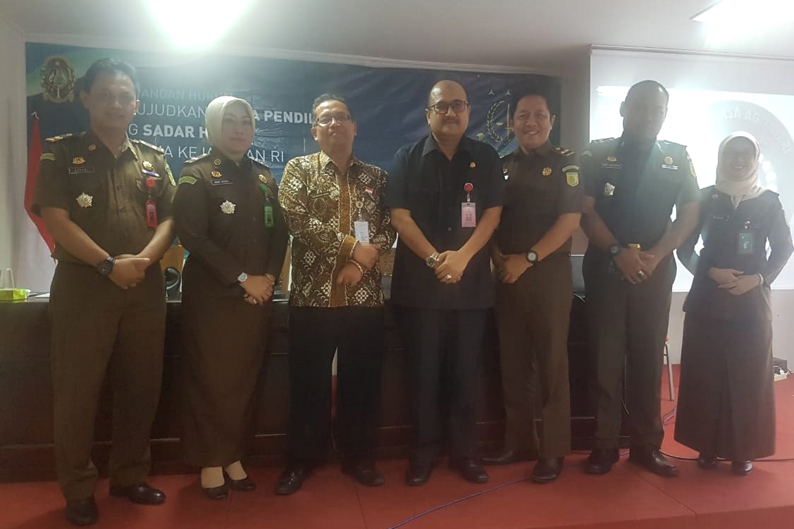 SOSIALISASI PENGGUNAN DANA BOS KEPADA KEPALA SD DAN SMP NEGERI OLEH KEJAGUNG DAN KEJATI DIY