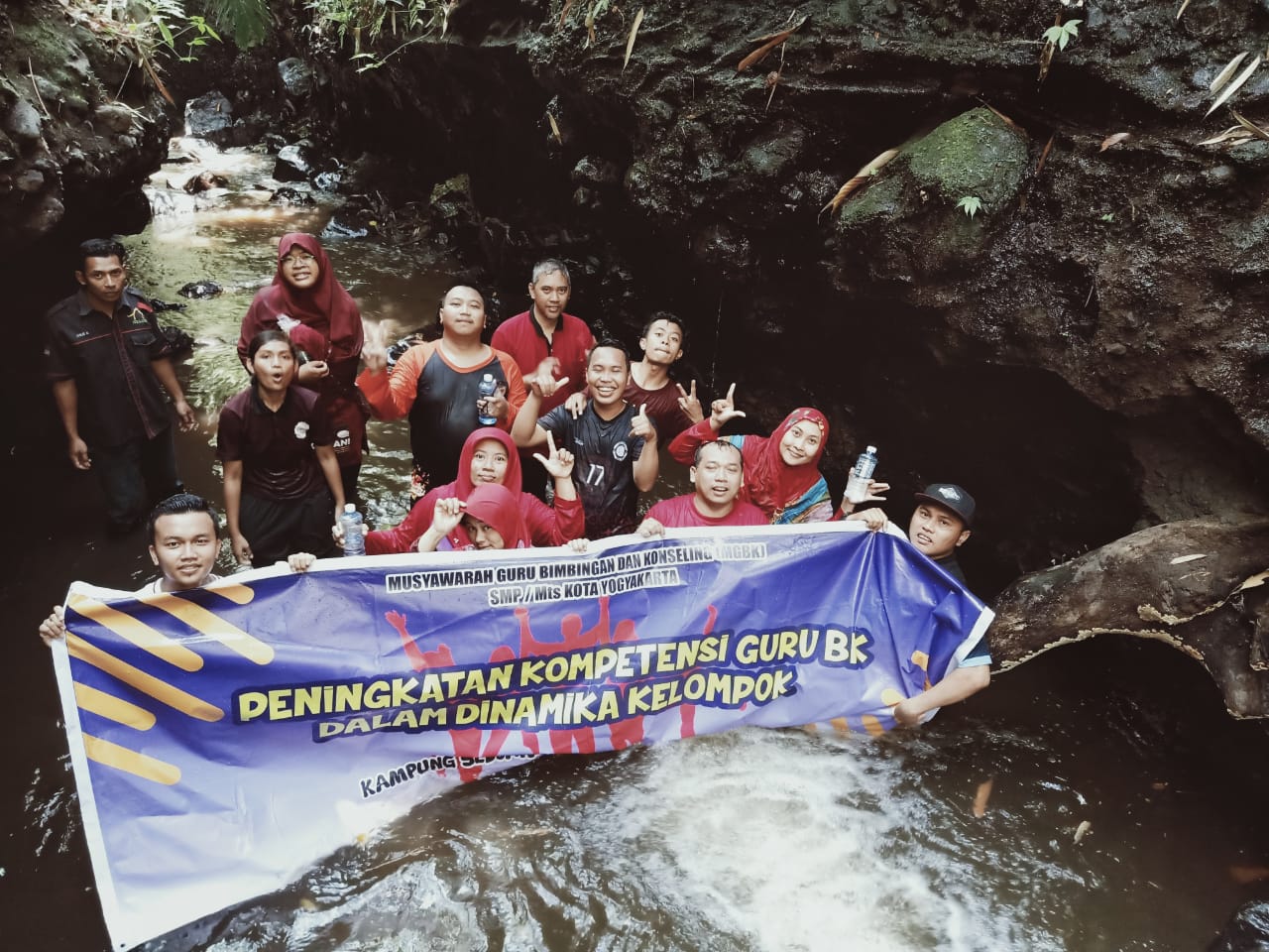 FUN GAMES DAN TELUSUR SUNGAI ALA GURU BIMBINGAN KONSELING