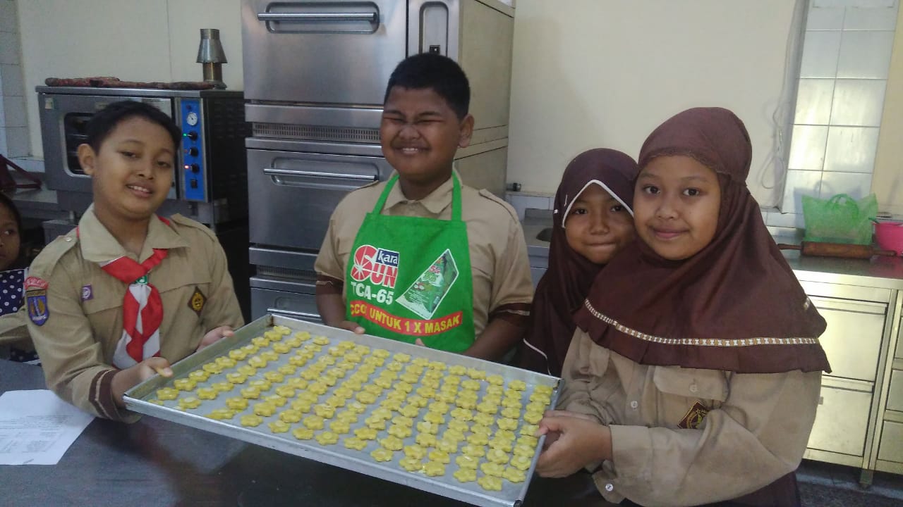 DIKLAT MEMBUAT KUE UNTUK ABK  KERJASAMA UPT ULD RC – SMKN 6 YOGYAKARTA